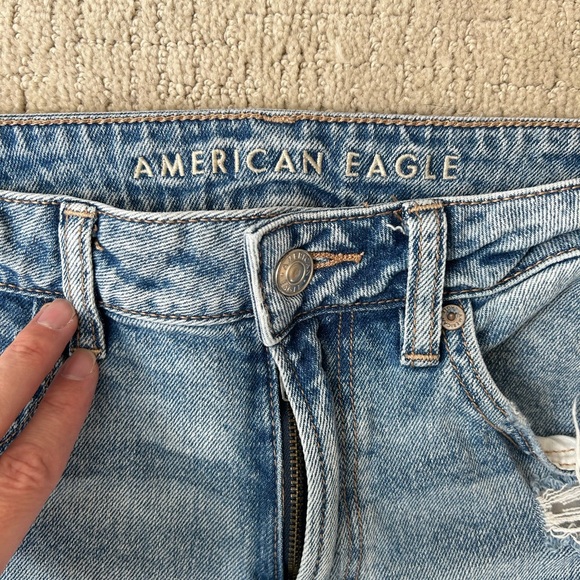 American Eagle Distressed Mom Jeans medium wash size 6 - Picture 2 of 6